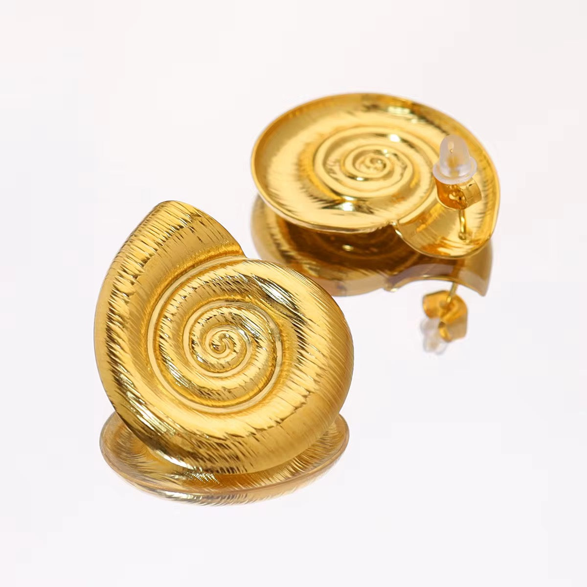 Boucles d’oreilles coquillage dorées ou argentées – Acier inoxydable hypoallergénique, légères & stylées.