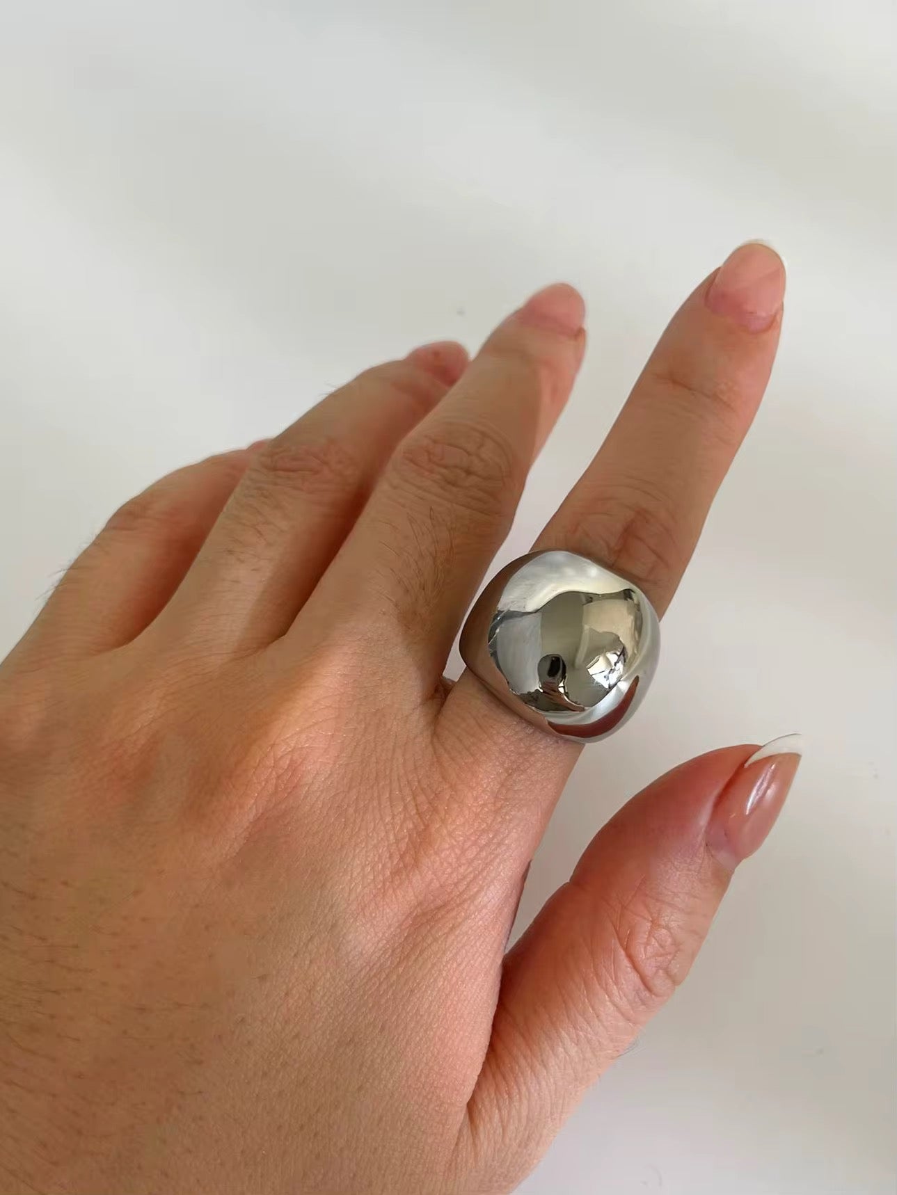 Bague dôme minimaliste – acier inoxydable doré ou argenté