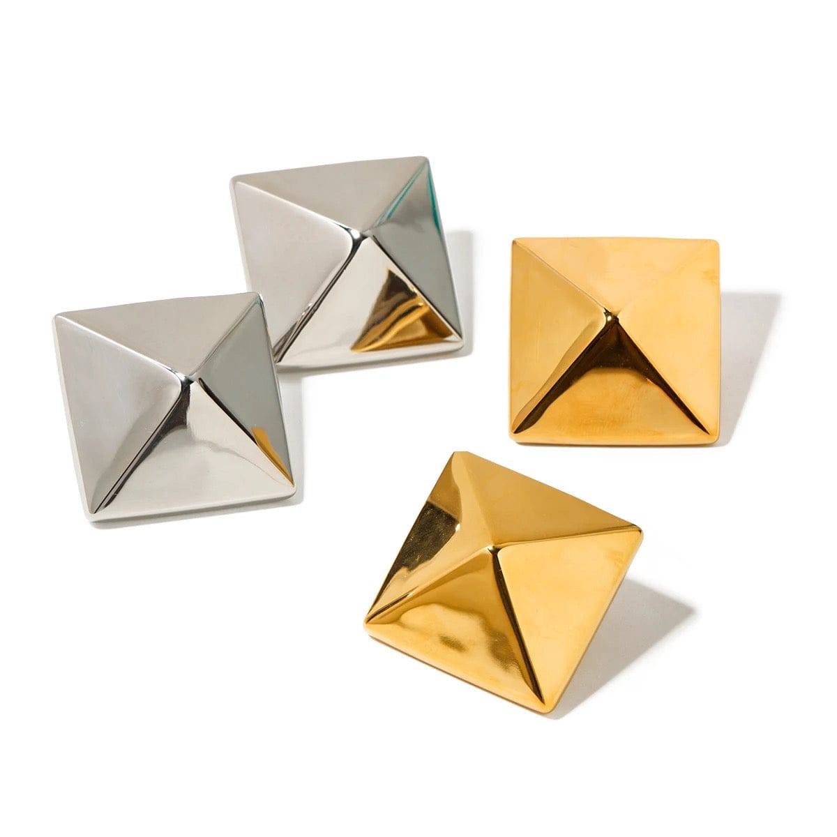 Boucles d’Oreilles Design Pyramide – Élégance Géométrique et Moderne