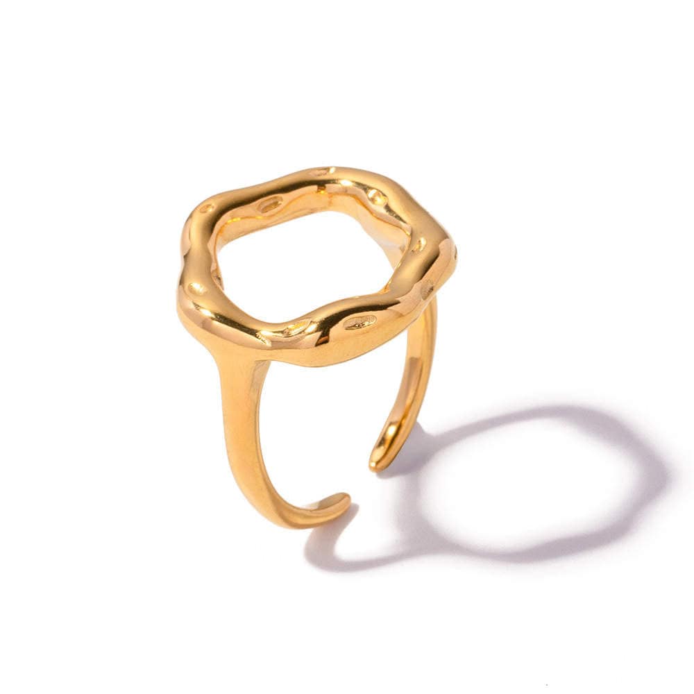 Cercle d’or : Bague martelée en acier inoxydable