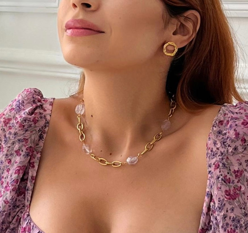 Orchidée : Collier avec quatre pierres naturelles d’Améthyste
