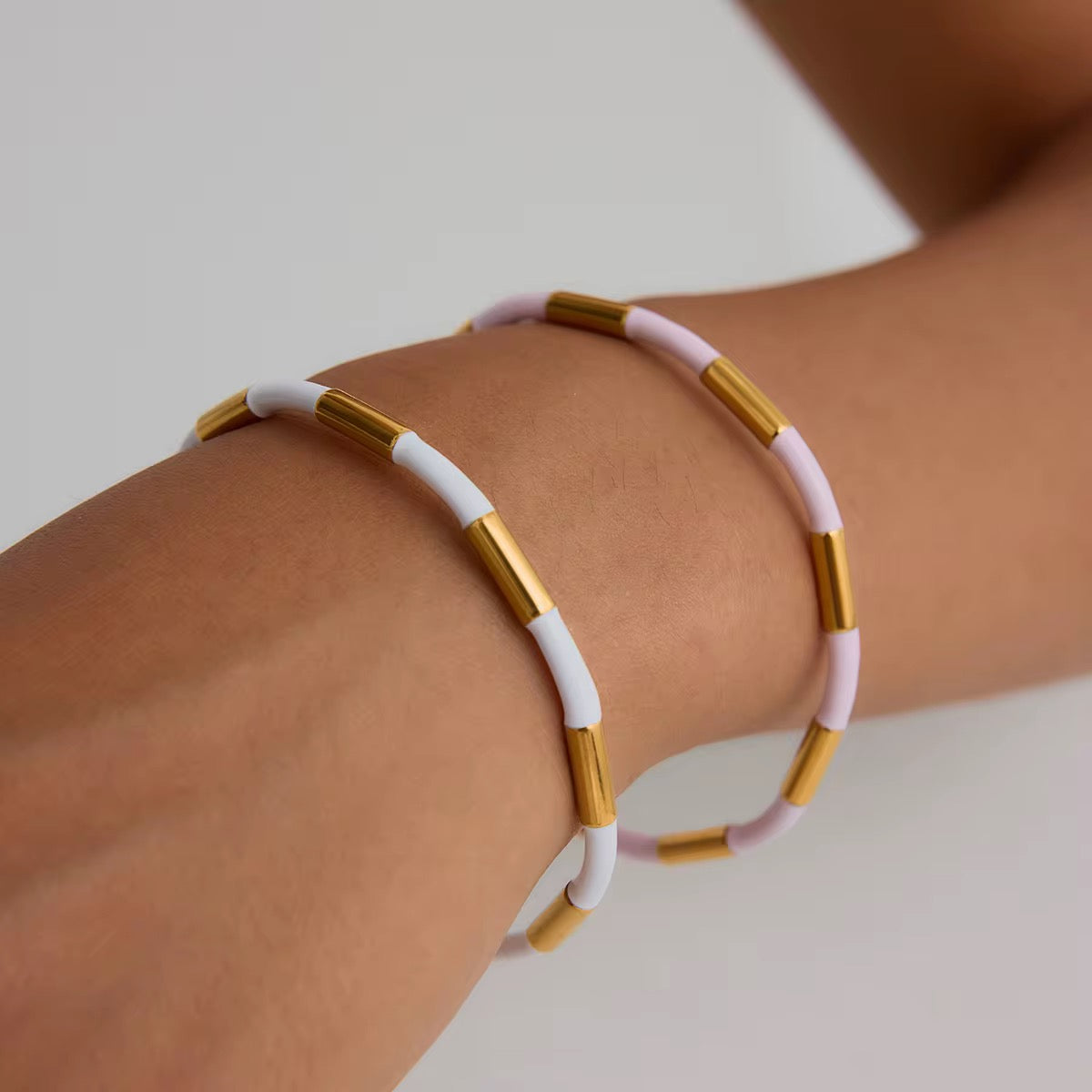 Bracelet jonc Luce – Émail & acier chirurgical trempé à l’or 18K
