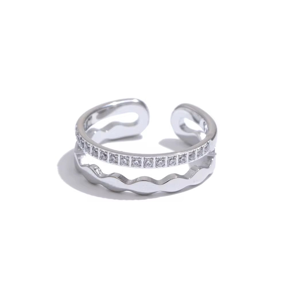 Bague double ligne ondulée – zircon, doré ou argenté
