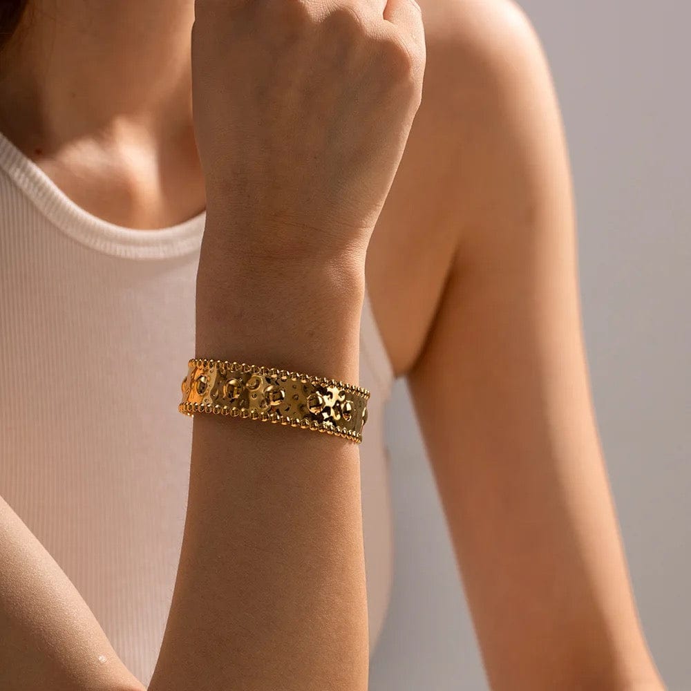 Bracelet jonc doré avec motifs, large et ajustable