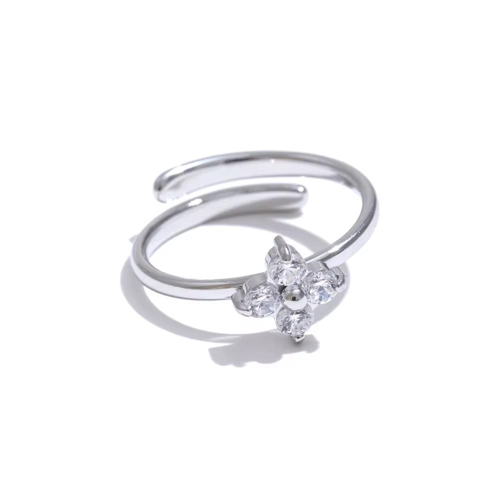 Bague mini fleur zircon – doré ou argenté : Flora