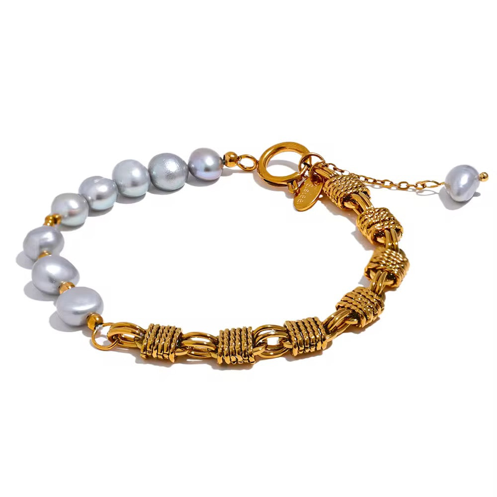 Soé : Bracelet perles naturelles grises & acier inoxydable doré à l’or fin
