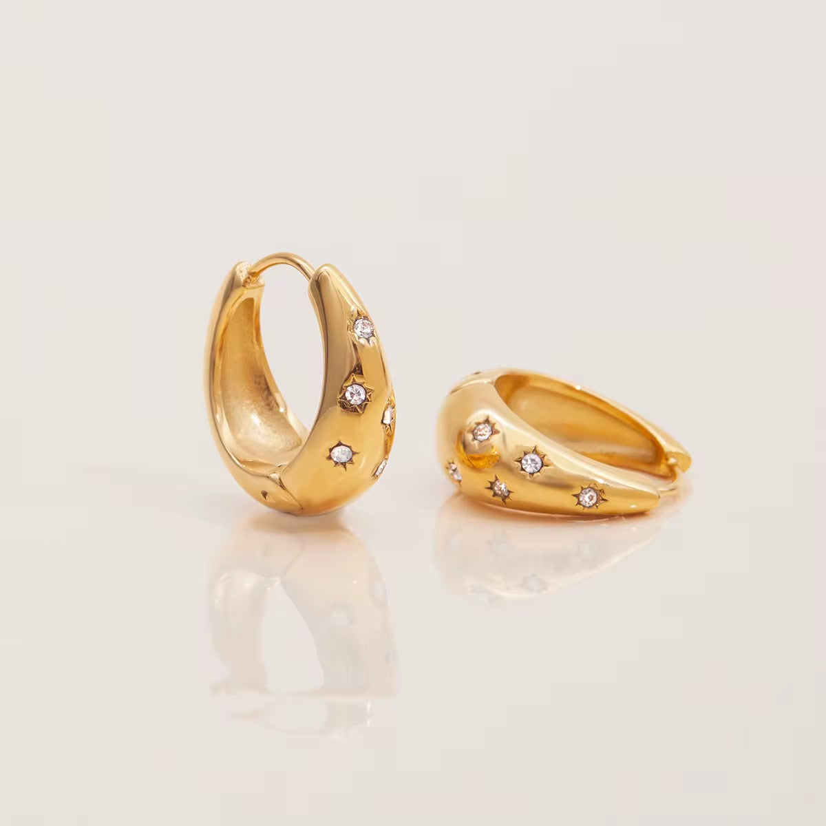 Boucles d’oreilles créoles dorées plaqué or 18K – Élégance & confort au quotidien