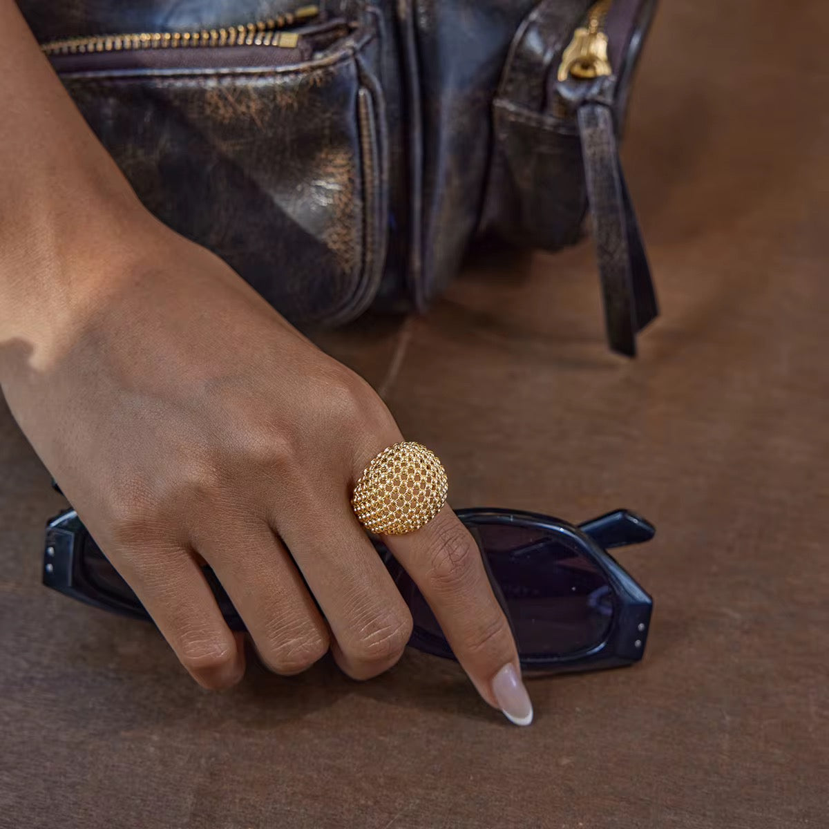 Bague dôme texturé – acier inoxydable doré ou argenté