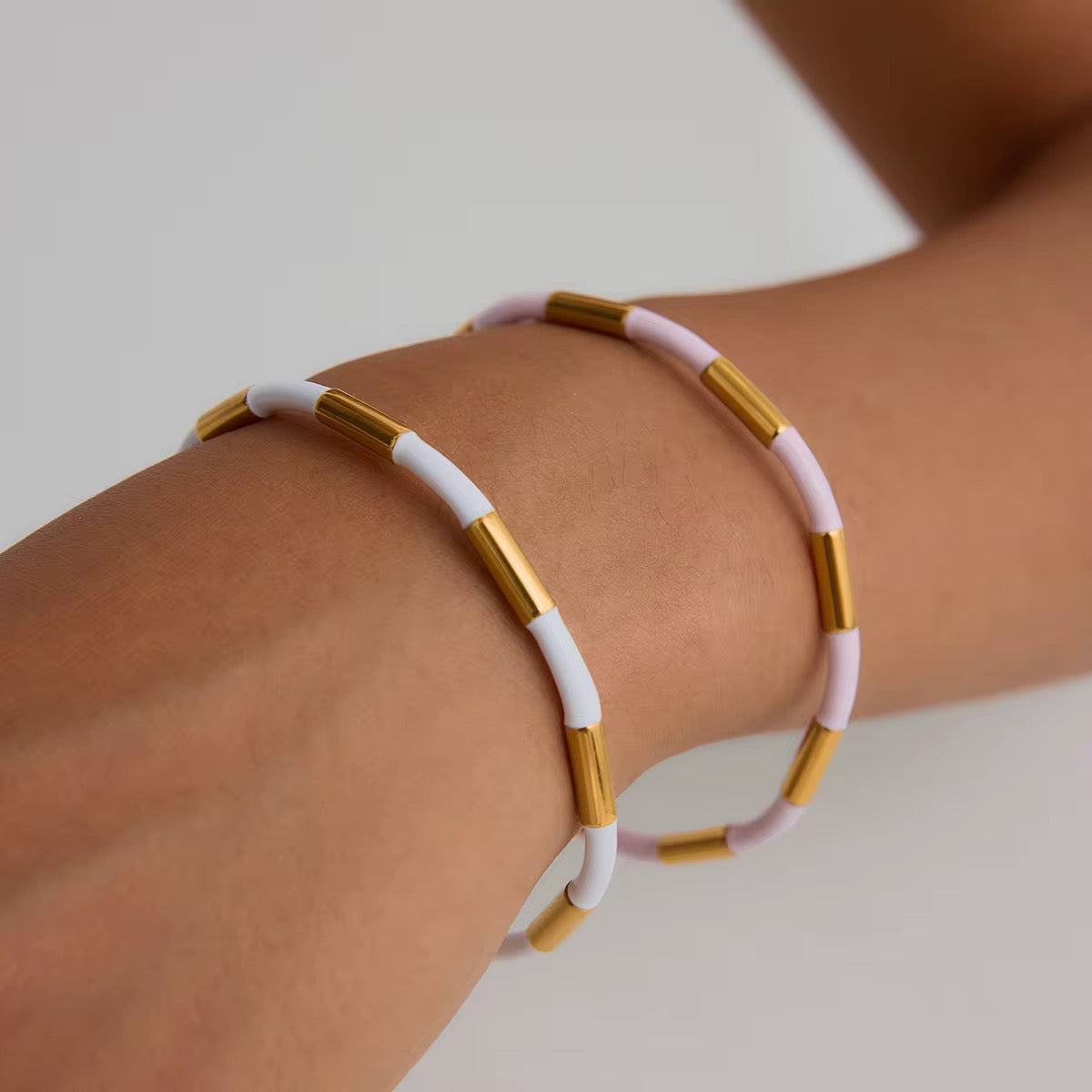 Bracelet jonc Luce – Émail & acier chirurgical trempé à l’or 18K