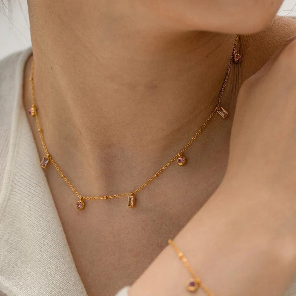 Rose : Collier fin sublimé avec des zircons rose L'ordidon