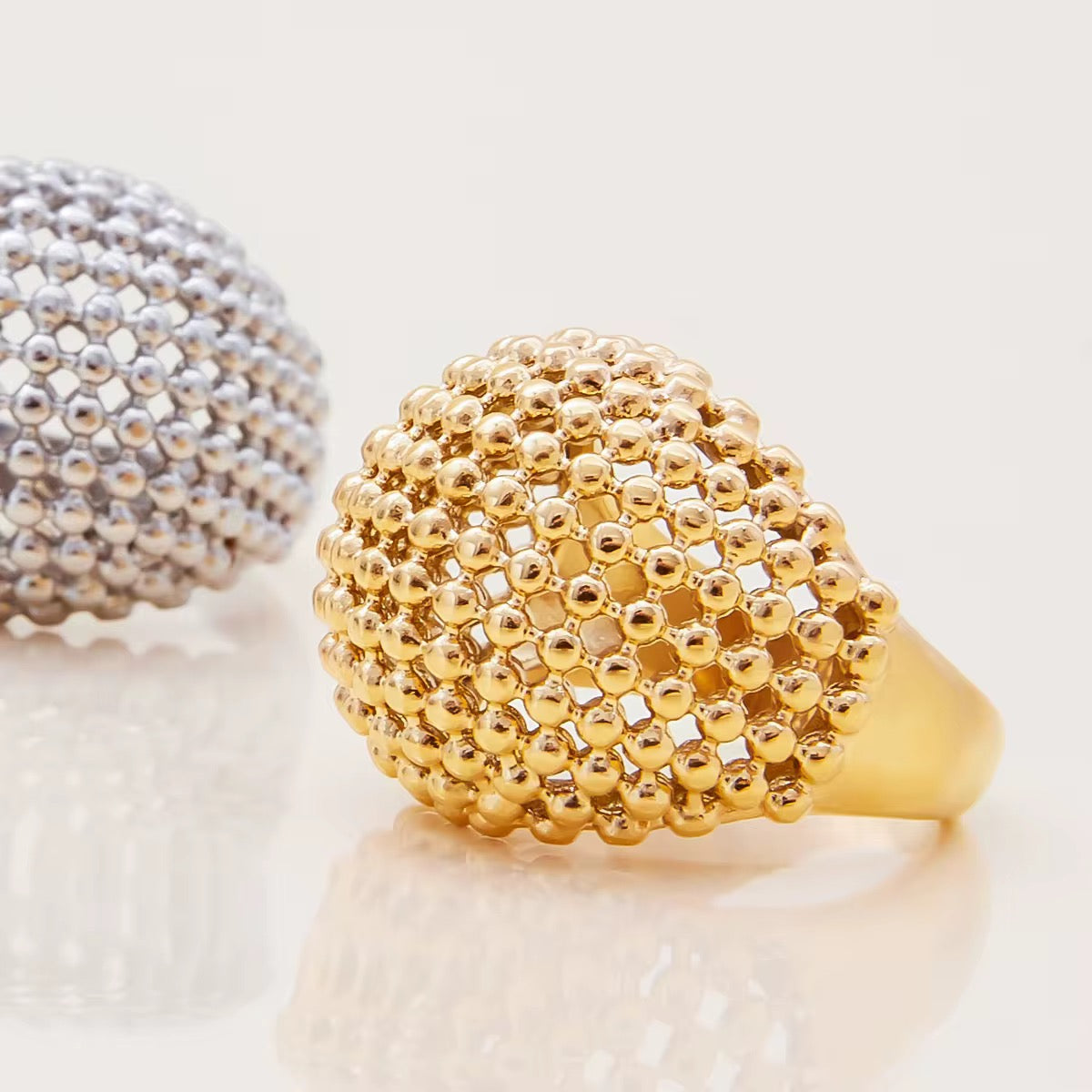 Bague dôme texturé – acier inoxydable doré ou argenté