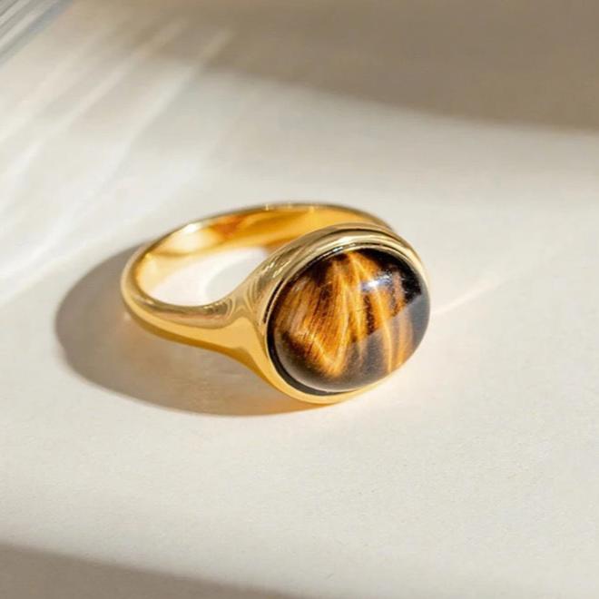 Ayline : Bague ornée d’une pierre naturelle protectrice “Oeil de tigre”