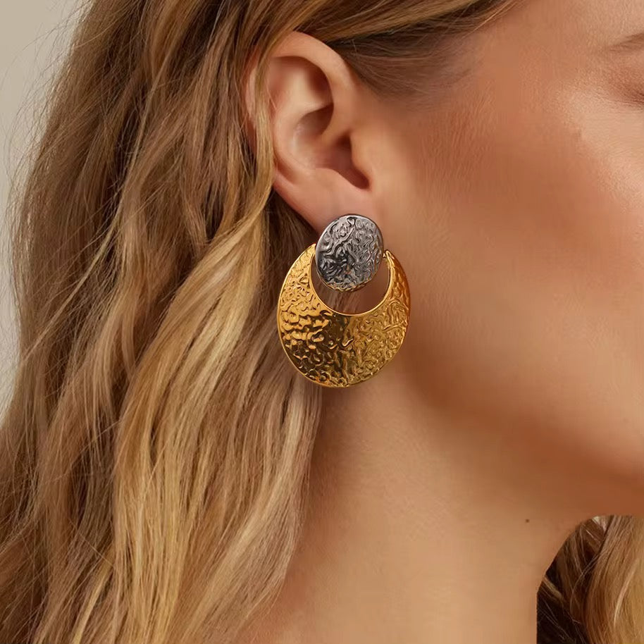 Cat : Boucles d’oreilles moitié doré moitié argenté