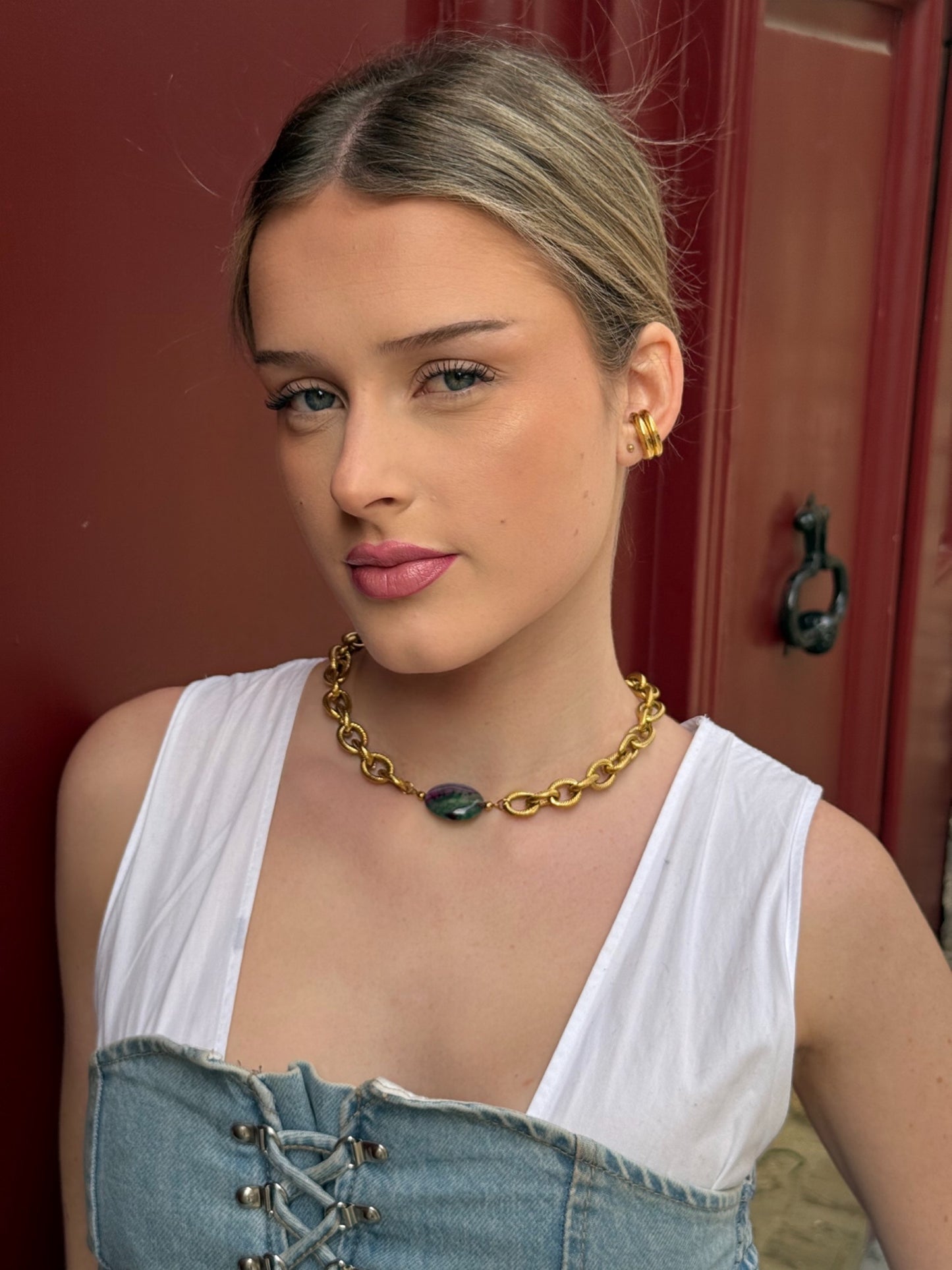 Collier Lydie grosse chaîne dorée avec pierre naturelle au centre inspiration collier Loulou kitchen
