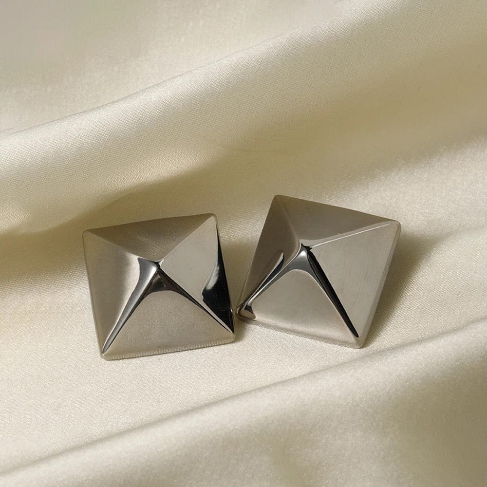 Boucles d’Oreilles Design Pyramide argenté – design Géométrique et Moderne