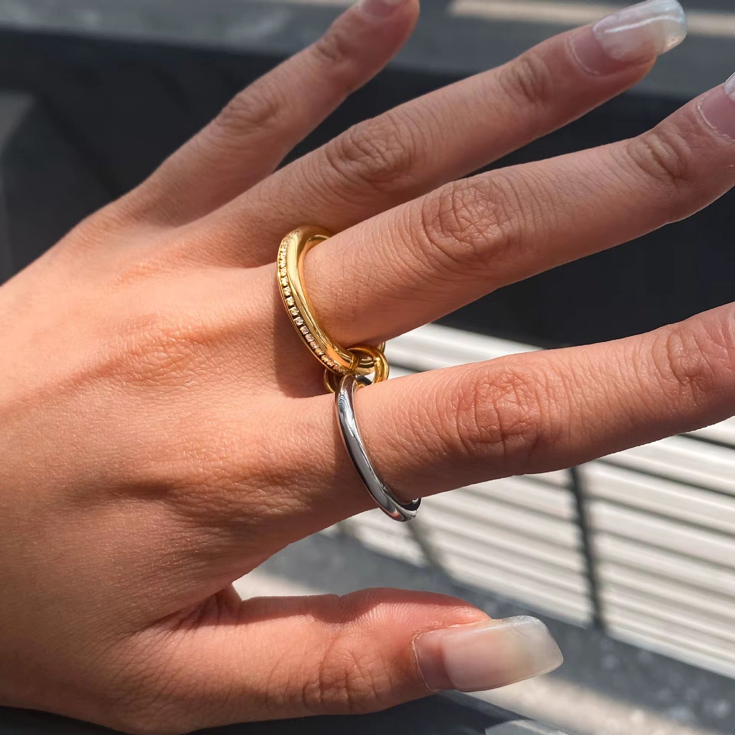 Bague double anneaux bicolore – Acier inoxydable plaqué or et argent