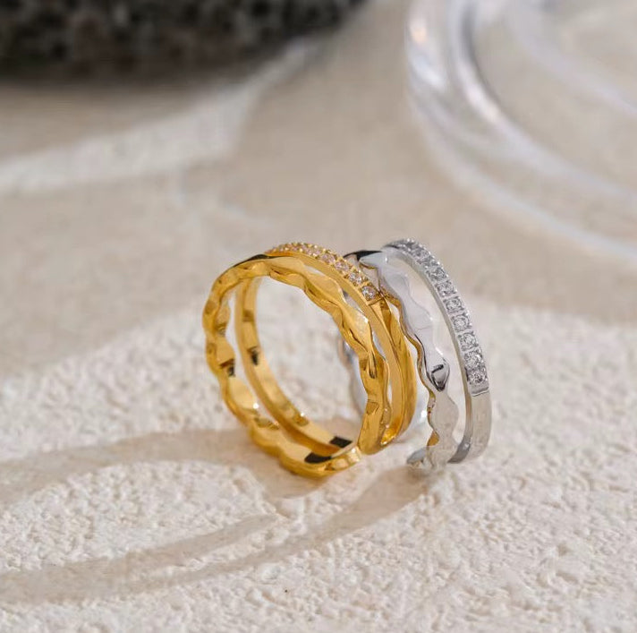 Bague double ligne ondulée – zircon, doré ou argenté
