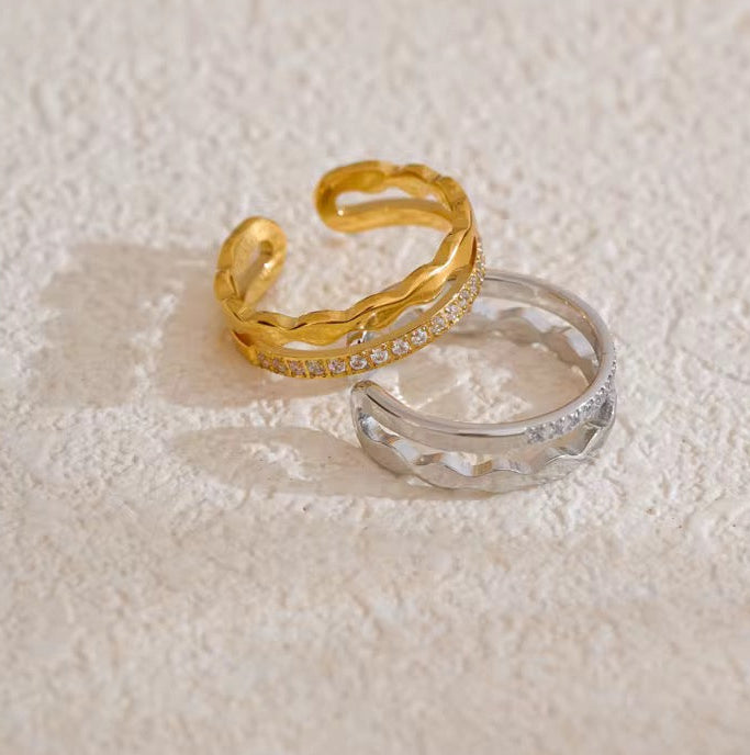 Bague double ligne ondulée – zircon, doré ou argenté
