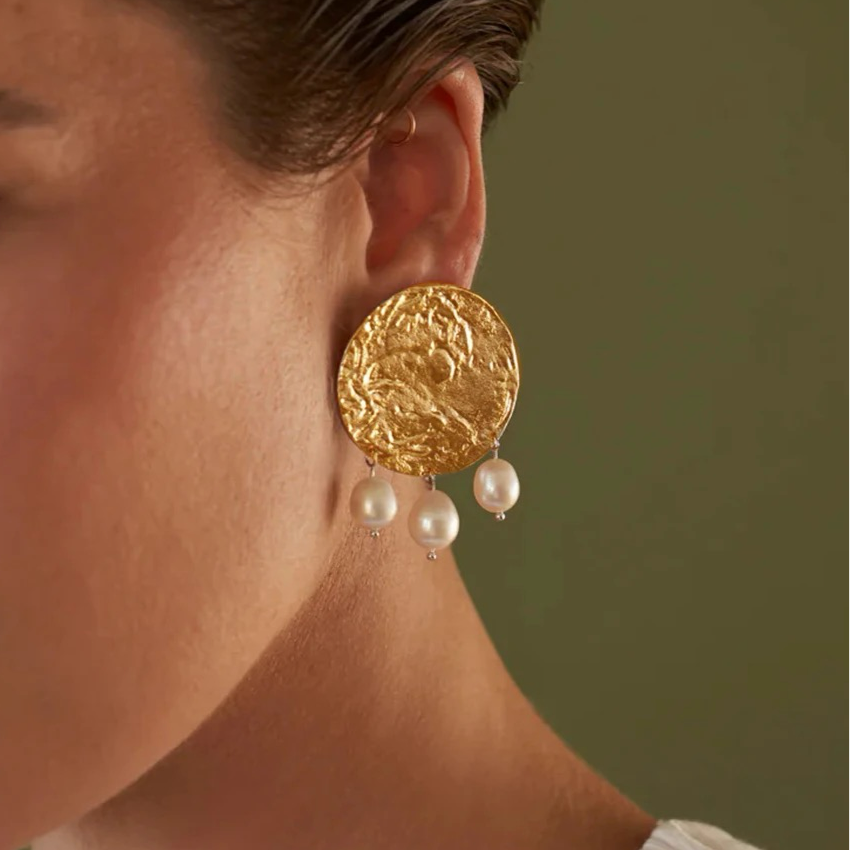 Baya : Boucles d’oreilles Martelées, sublimées de perles naturelles
