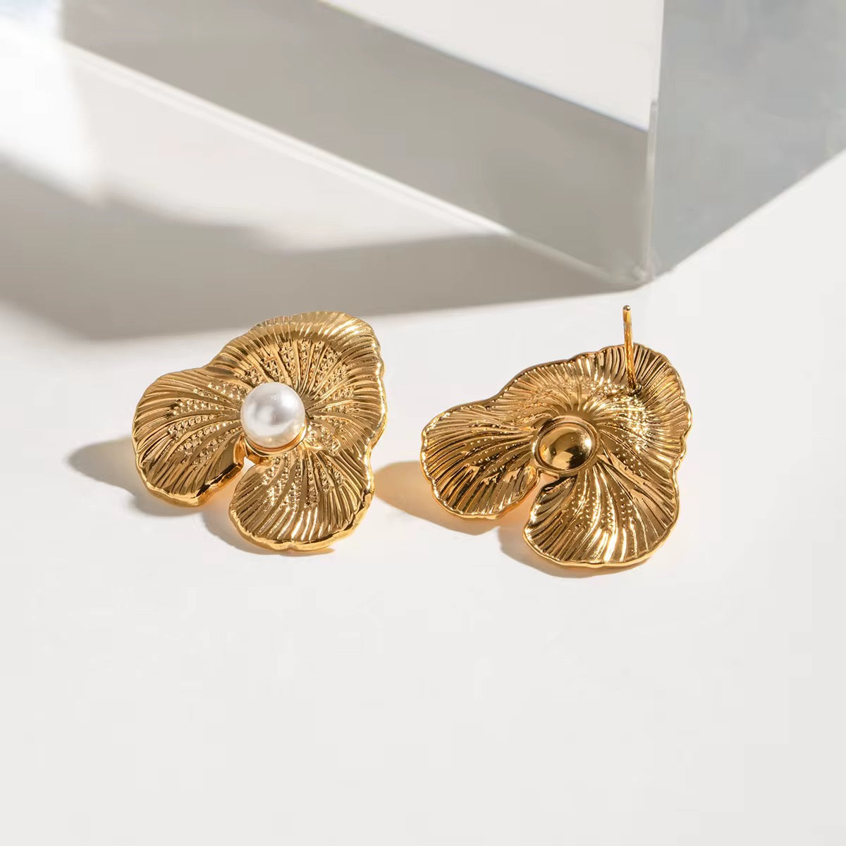 Boucles d'Oreilles « Flore » – Fleur Dorée Mini-Perle, boucles d'oreilles pour mariées