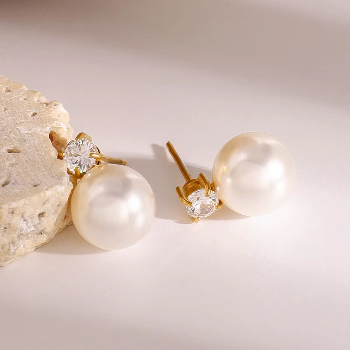 Brigitte : Boucles d’oreilles élégantes et raffinées avec perles
