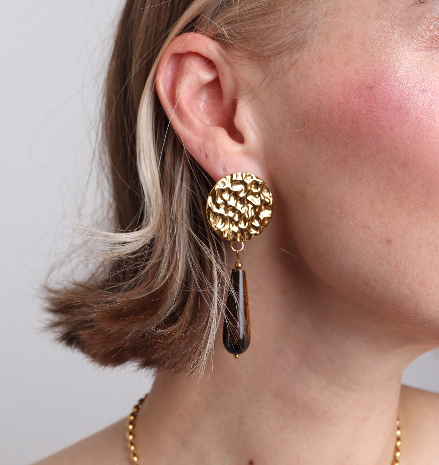 Boucles d’oreilles pendantes en œil de tigre – pierre de protection | L’Or Didon