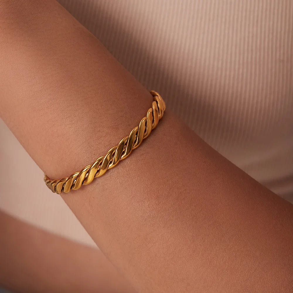 Bracelet jonc ajustable porté seul au poignet