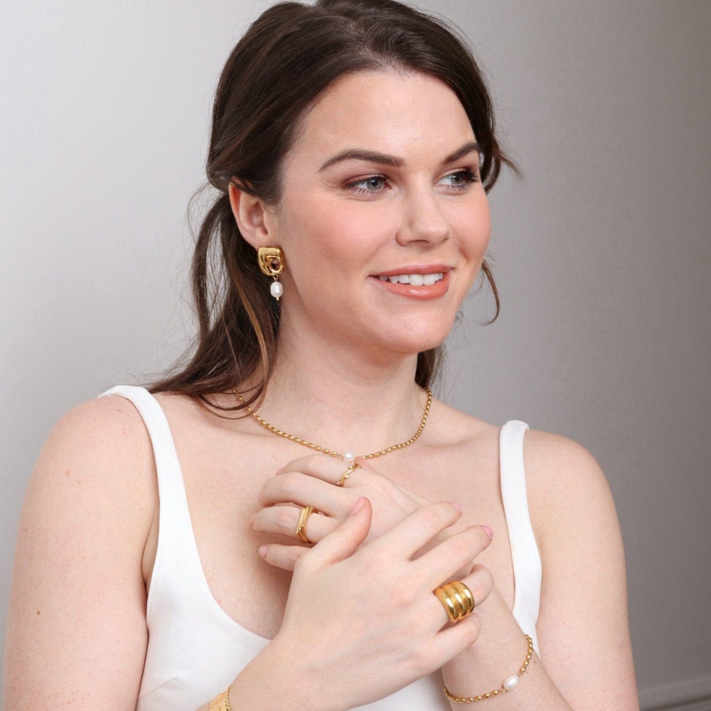 collier avec pendentif perle blanche