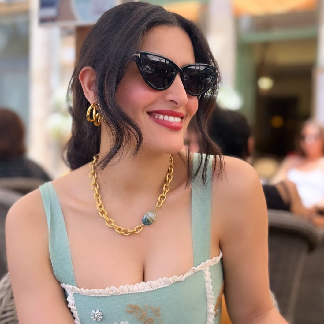 Lydie : Collier choker personnalisé avec une pierre verte