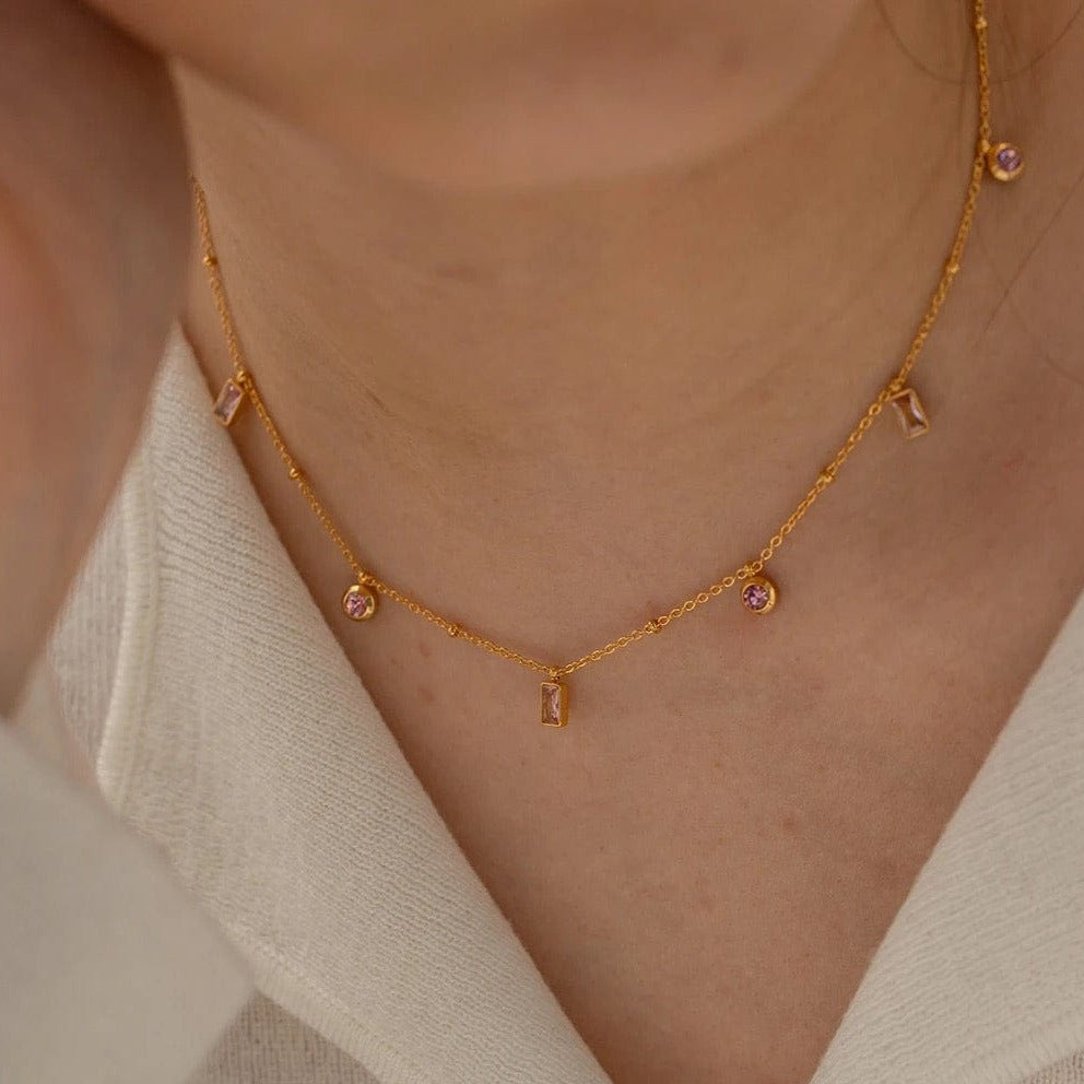 Rose : Collier fin sublimé avec des zircons rose