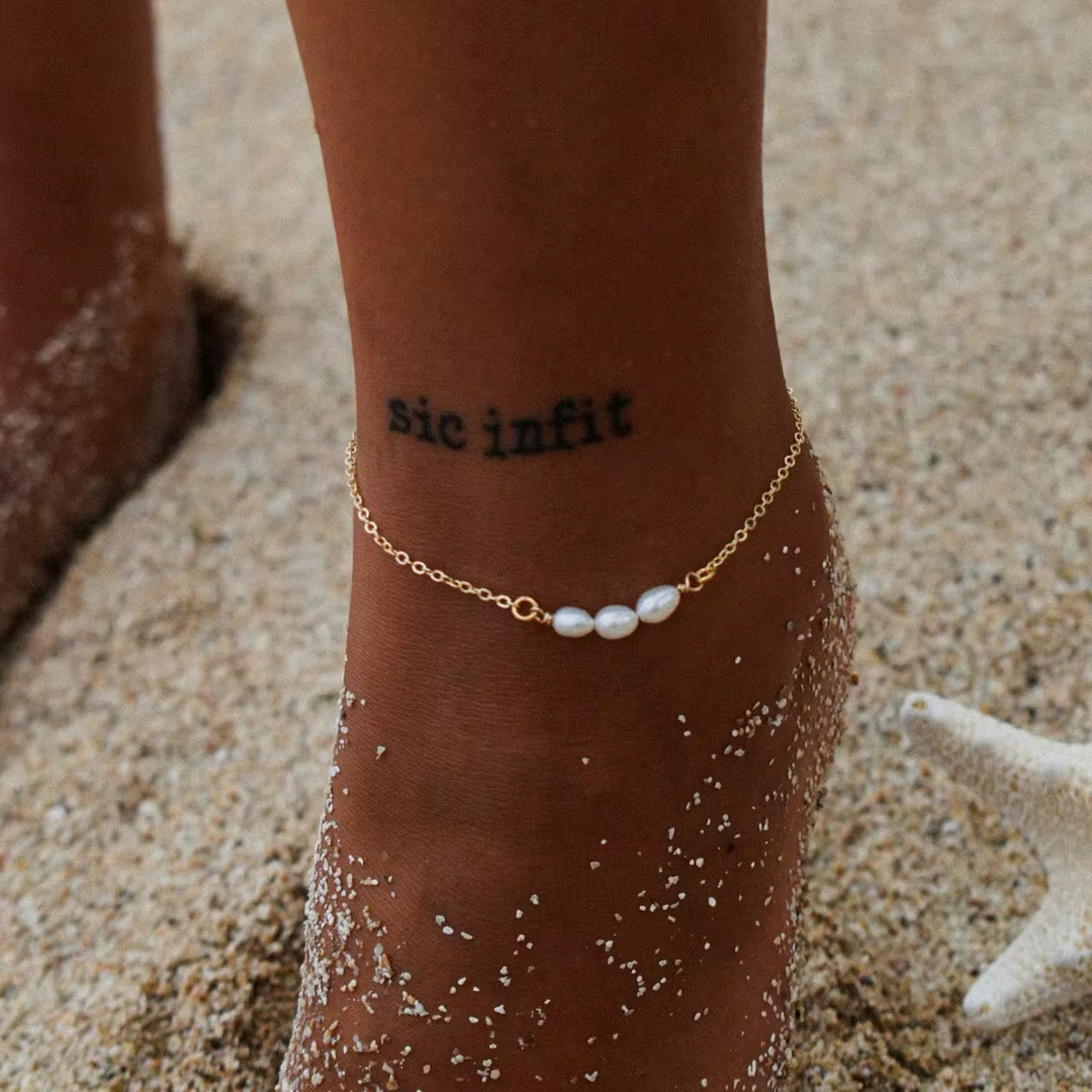 Bracelet de cheville – Perles naturelles blanches & acier inoxydable doré à l’or fin