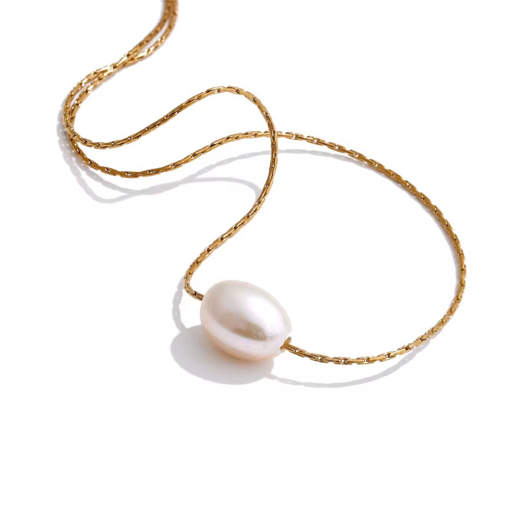 Collier fin sublimé d’une perle naturelle
