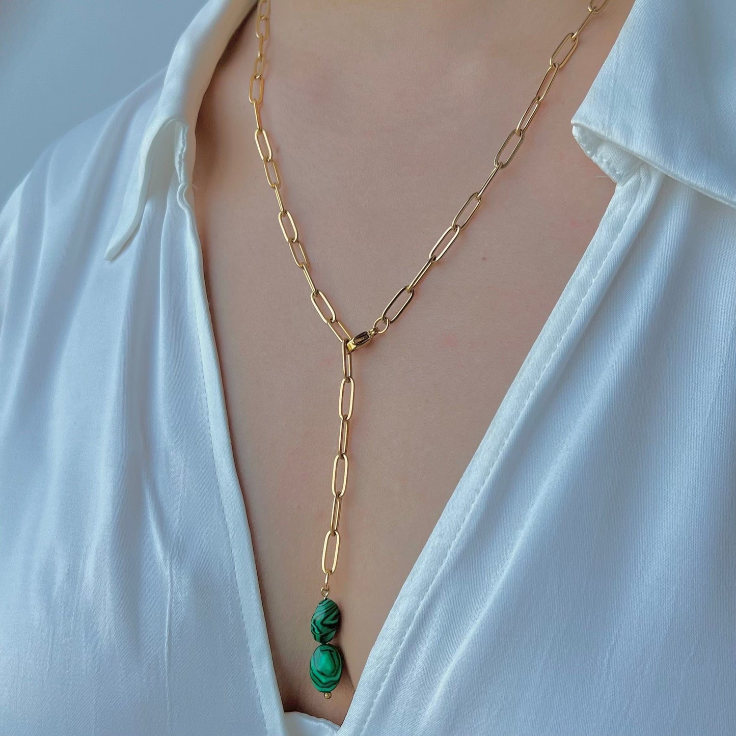 Cascade : Collier pendant, personnalisé avec de veritable pierres L'or Didon