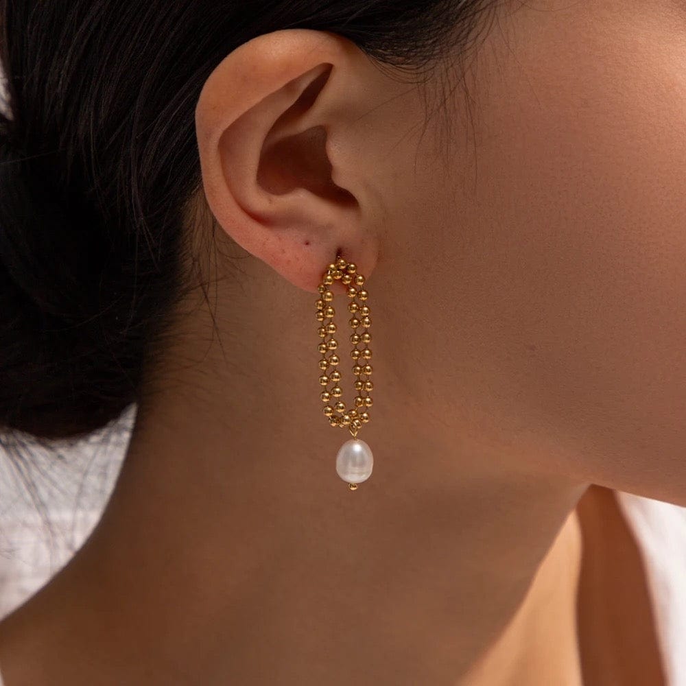 Bella : Boucles d'oreilles pendantes sublimées de perles naturelles L'or Didon