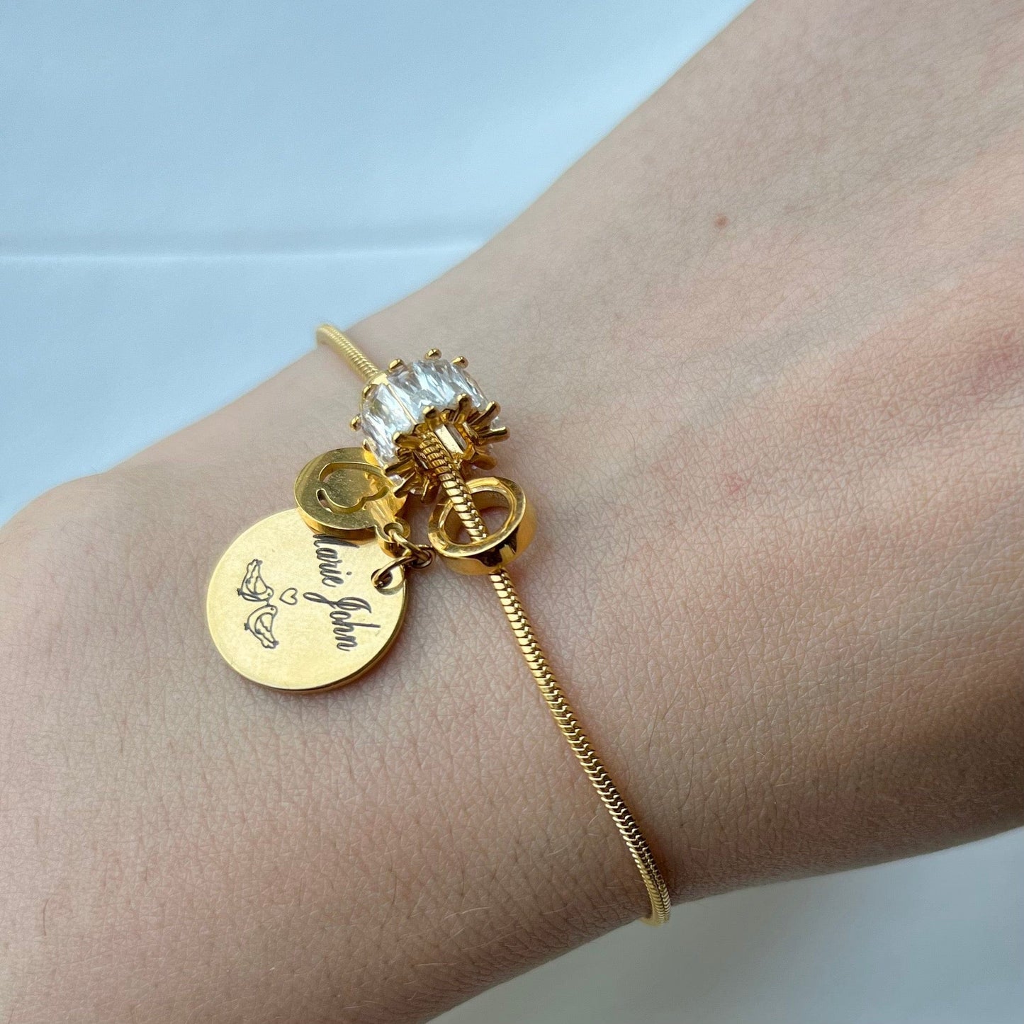 GVibes : Bracelet coulissant, multi Charms avec un médaillon gravable