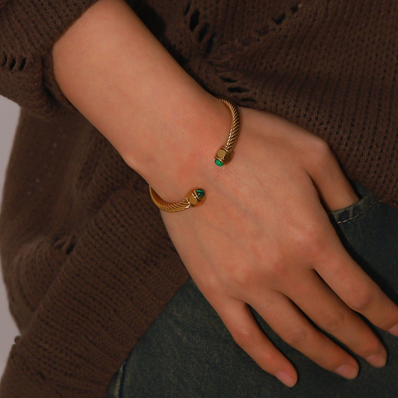 Jonc Doré Ajustable avec Cabochons de Pierres Naturelles