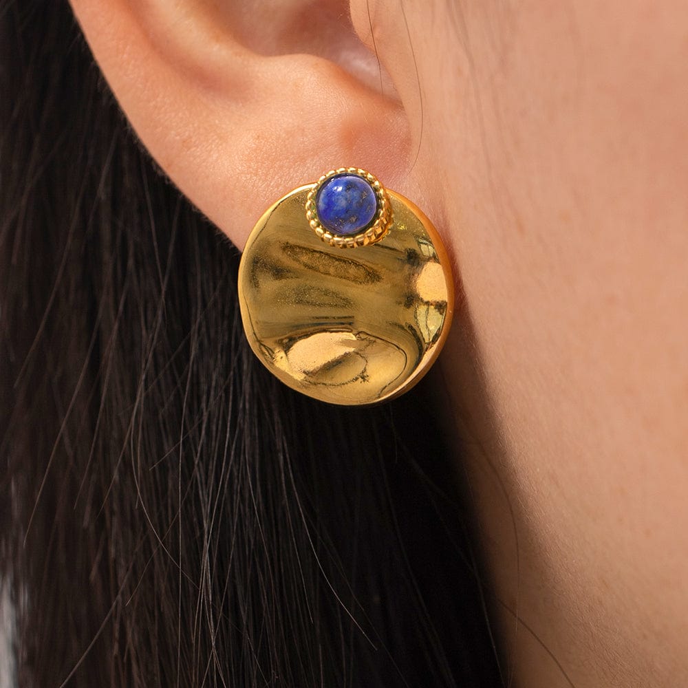 Sophia : Boucles d'oreilles martelées ornées de pierres de Lapis bleu