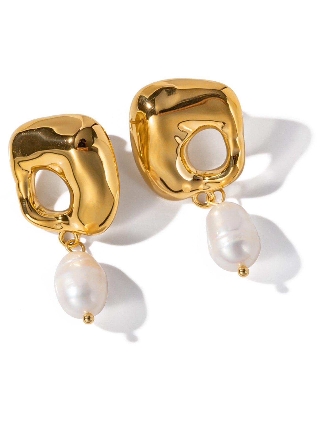 Alba : Boucles d'oreilles pendantes sublimées de perle naturelle