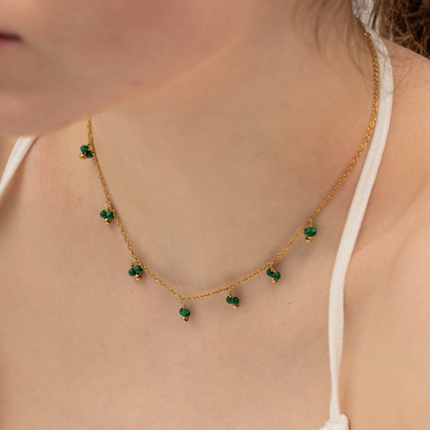 Agnès : Collier ras du cou sublimé de veritables pierres naturelles