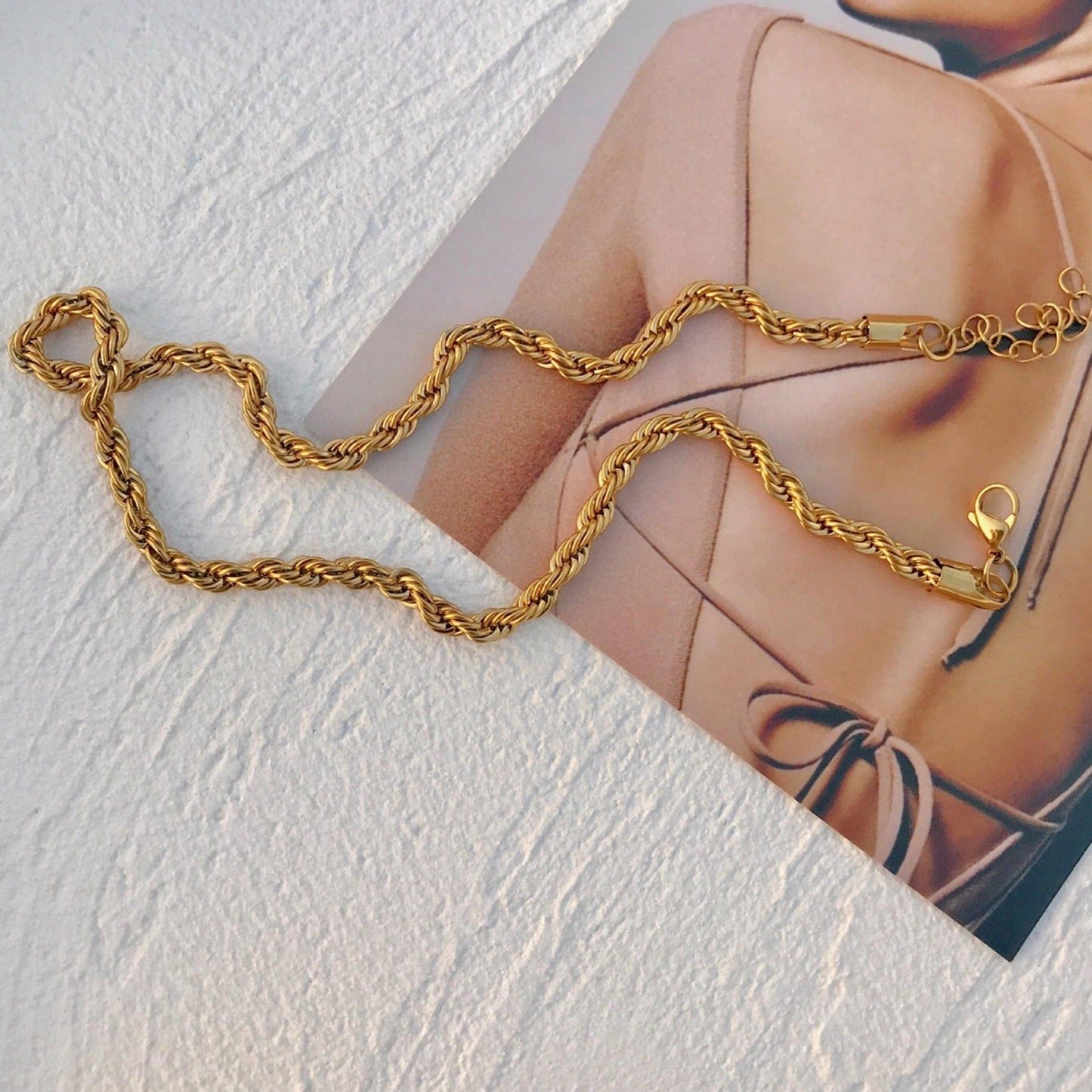 Rihanna : Collier corde