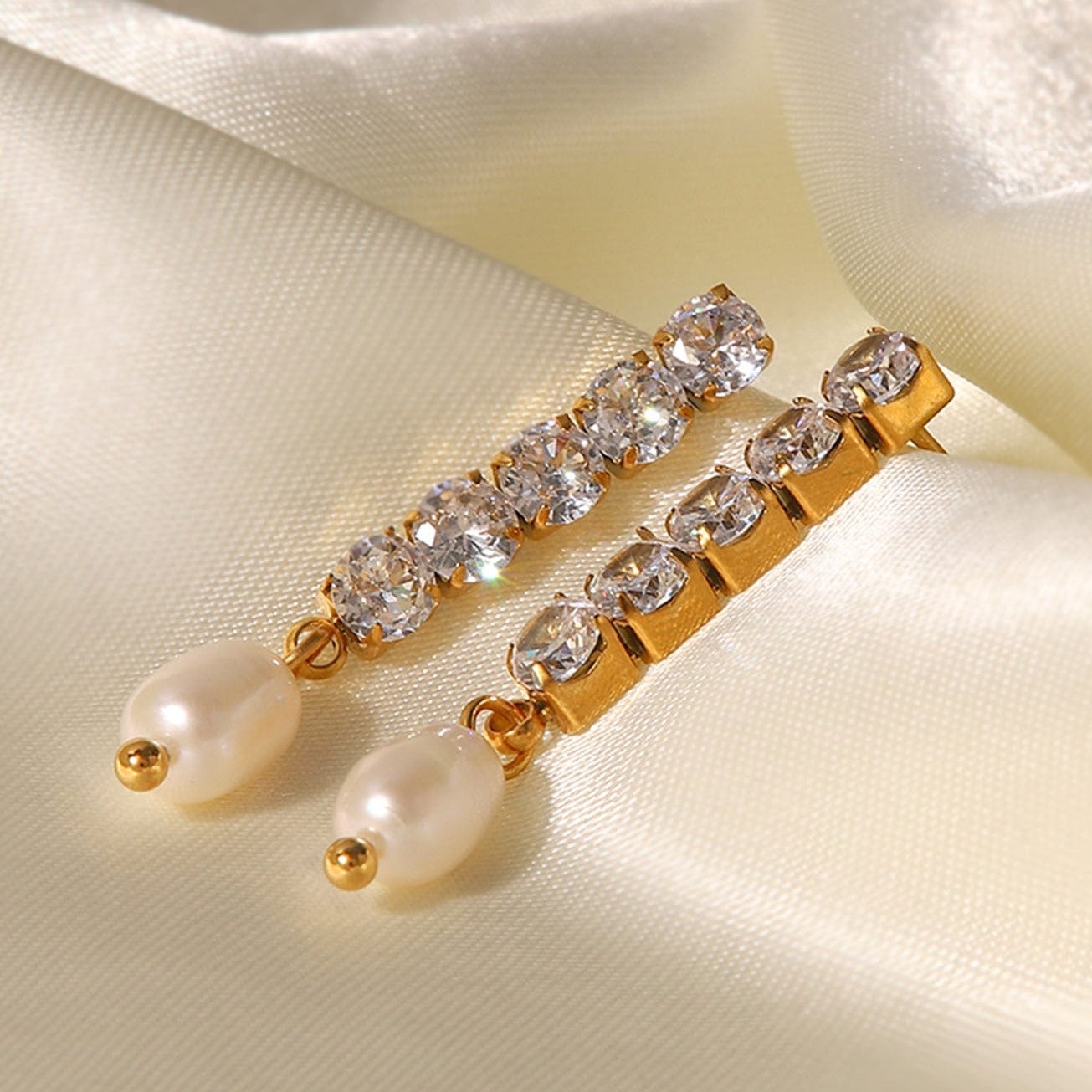 Coffret Perla : Boucles d'oreilles pendantes et collier