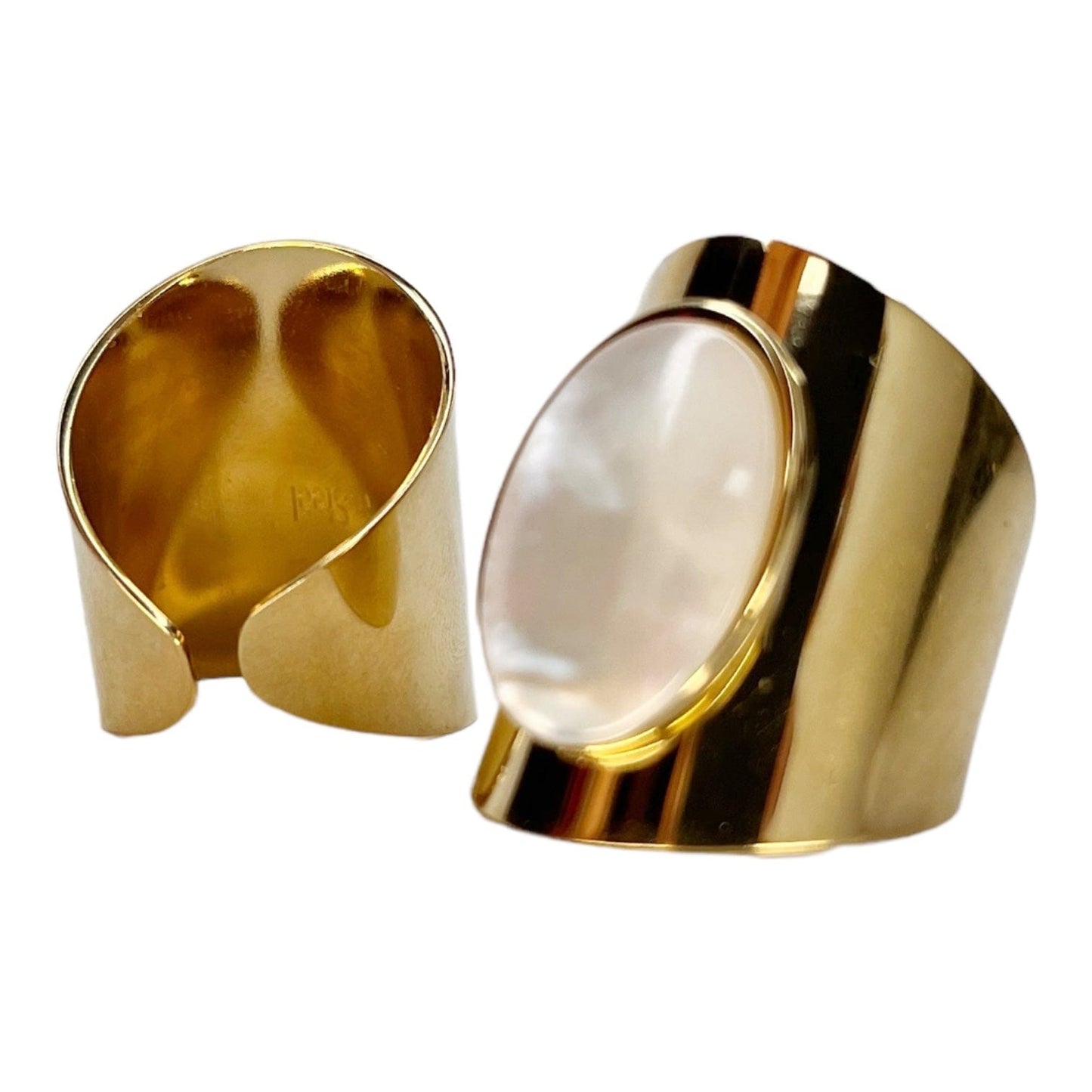 Orientale : Bague sertie d'une pierre naturelle polie