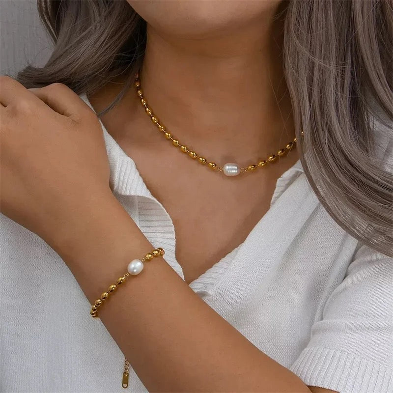 Unique : Bracelet doré avec une perle d'eau douce