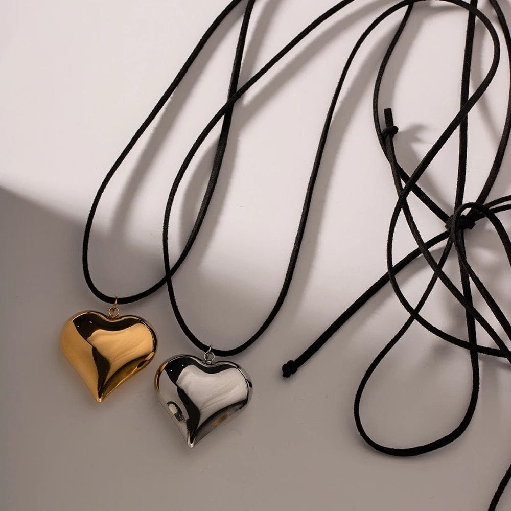 Collier ras du coup lacet noué noir pendentif coeur