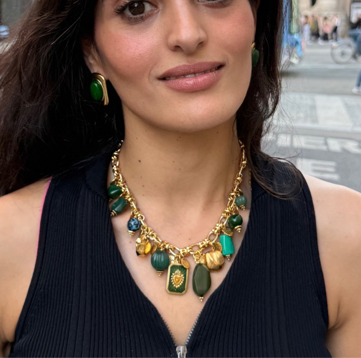 Collier Spring– Collier doré 18 carats sublimé de charms vert en pierres naturelles, résine et verre | L’Or Didon Paris