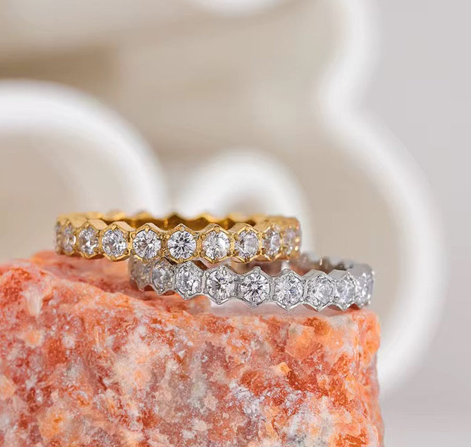 Bague tennis ornée de pierres de zirconium doré et argenté