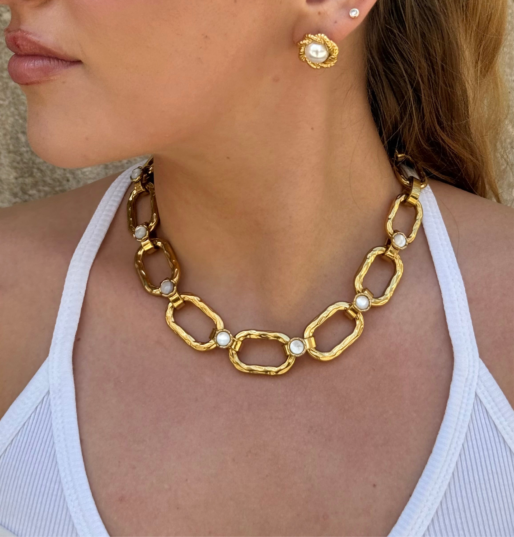 Collier gros maillons dorés ornés de pierres semi précieuses : Maïwenn