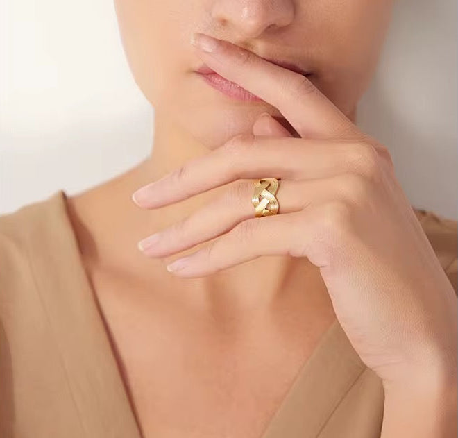 Bague Torsadée Ajustable – Acier Inoxydable Doré