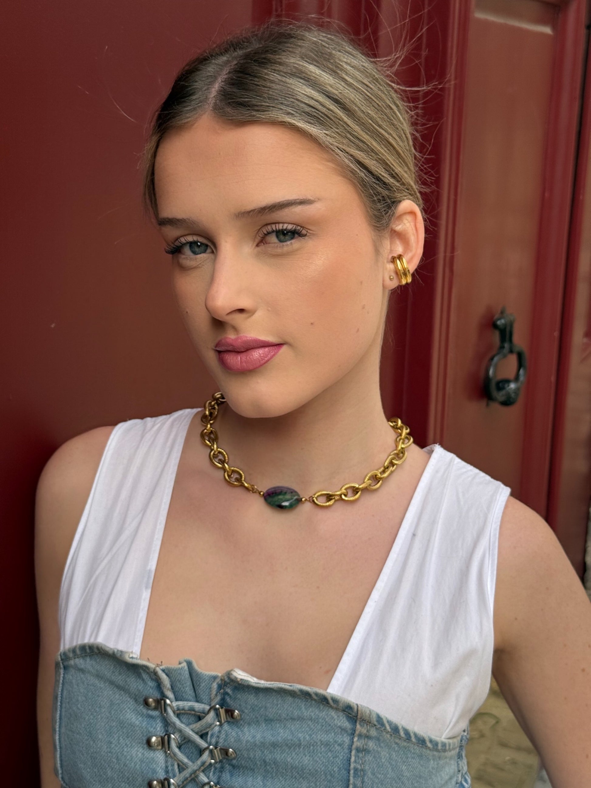 Collier Lydie grosse chaîne dorée avec pierre naturelle au centre inspiration collier Loulou kitchen 