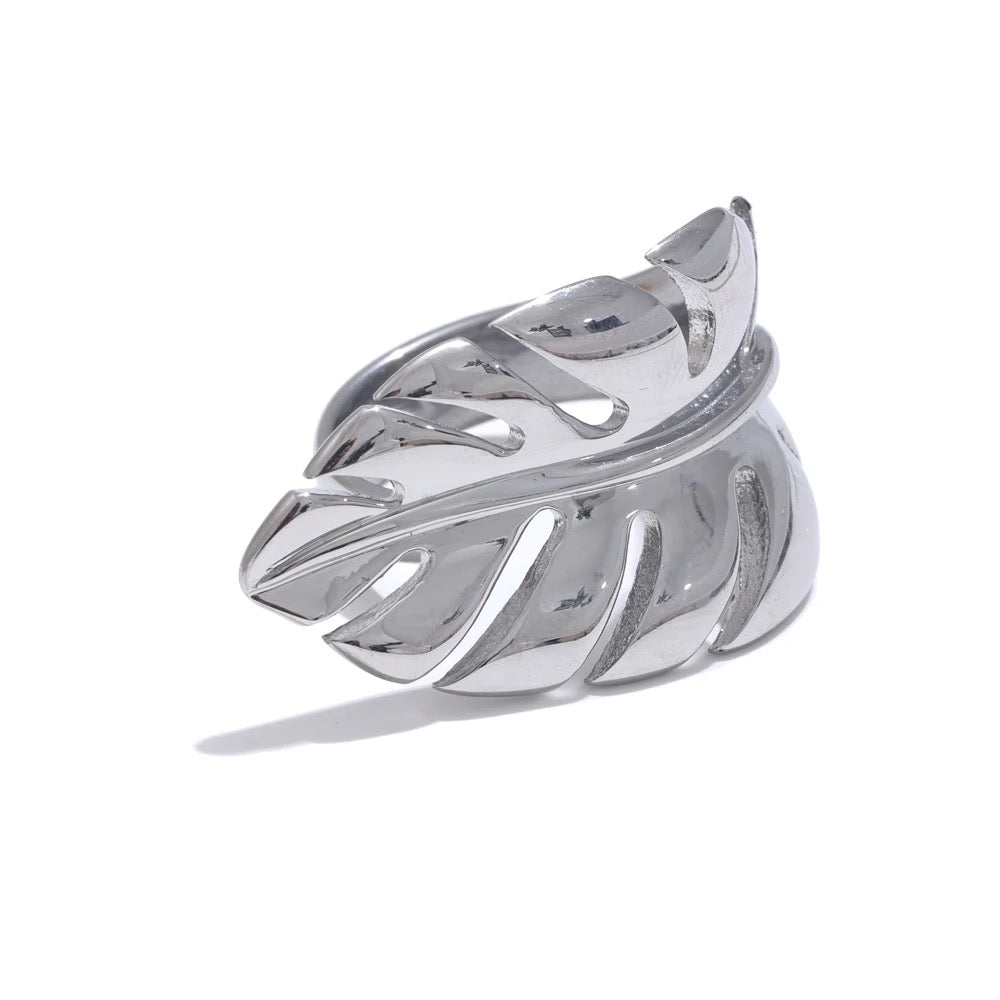Bague Margaux : Bague design plume, un bijou audacieux stylé